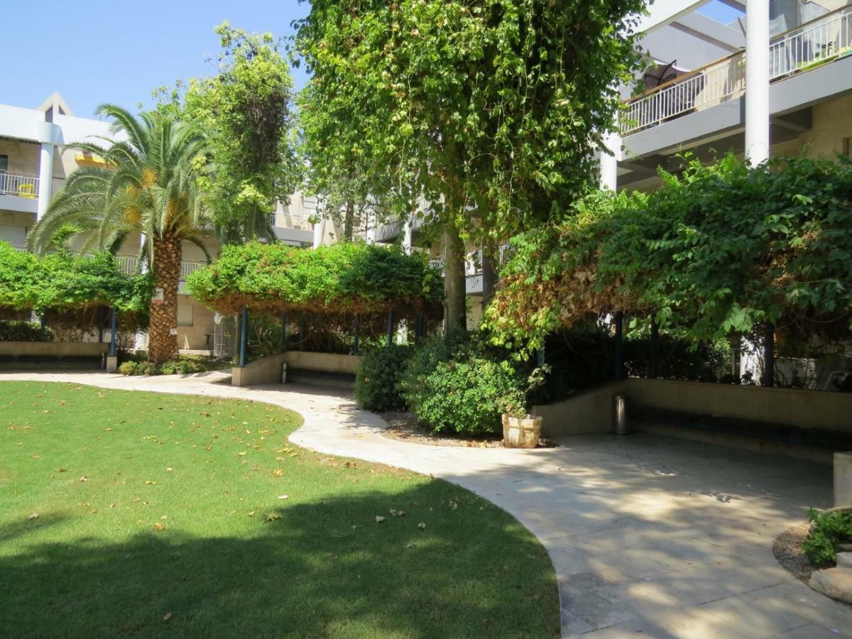 Royal Park- Magical Garden Apartment エイラート エクステリア 写真